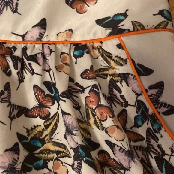 ❤️💙HOST PICK💙❤️ Ted Baker mini skirt - Ivory with butterflies. US 12 / TB4. - Picture 4 of 9